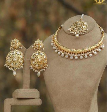 Gold finished Kundan Hasli Set by Punjabi Traditional Jewellery